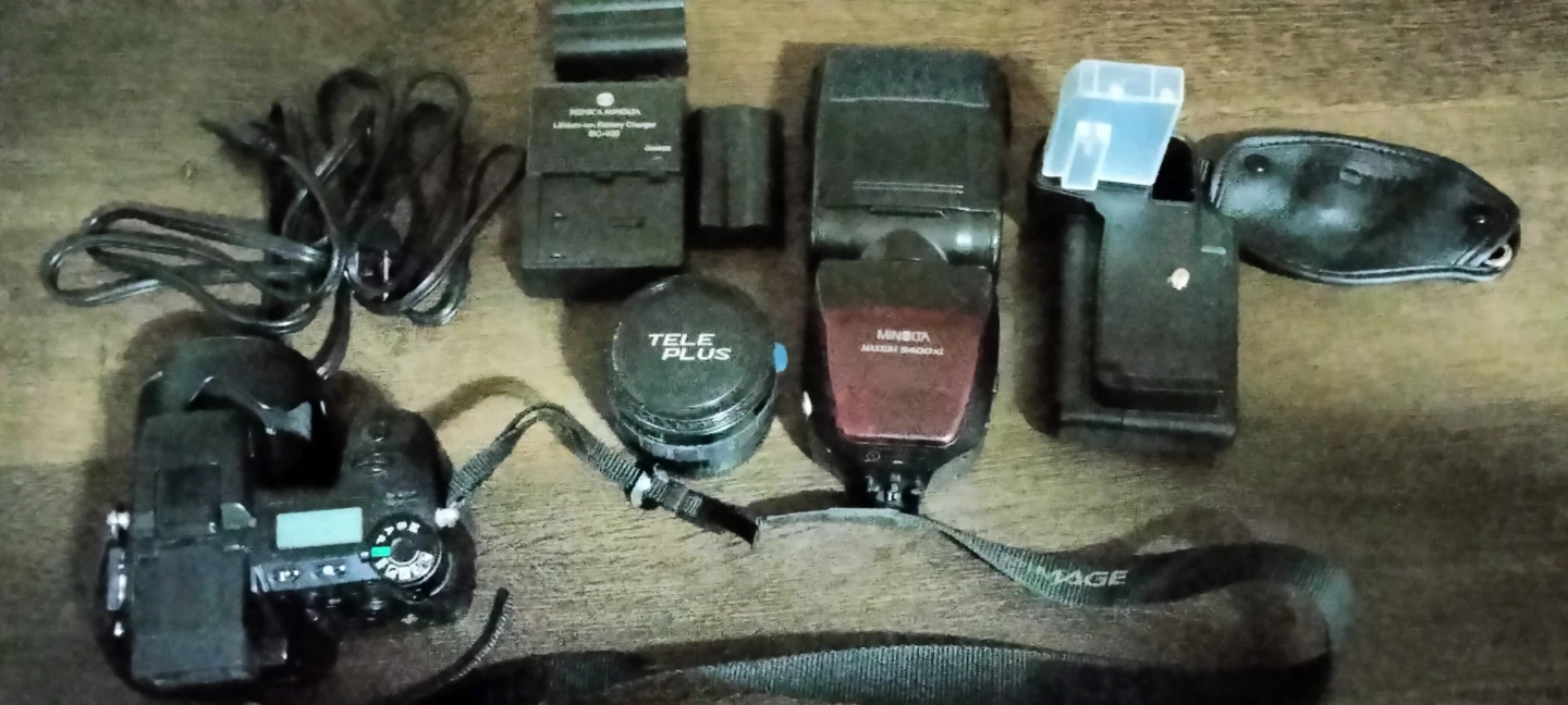 Minolta Dimage A2 Super Fine EV1 Digital Camera W/ Accessories