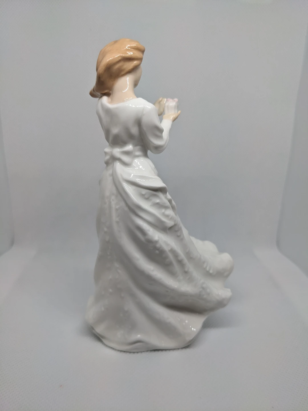 Royal Doulton "Thank You" Vintage Figure - photo 4
