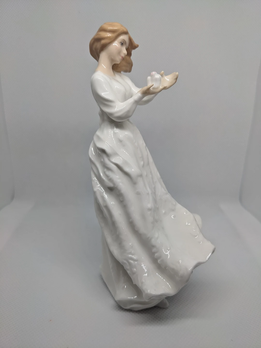 Royal Doulton "Thank You" Vintage Figure - photo 5