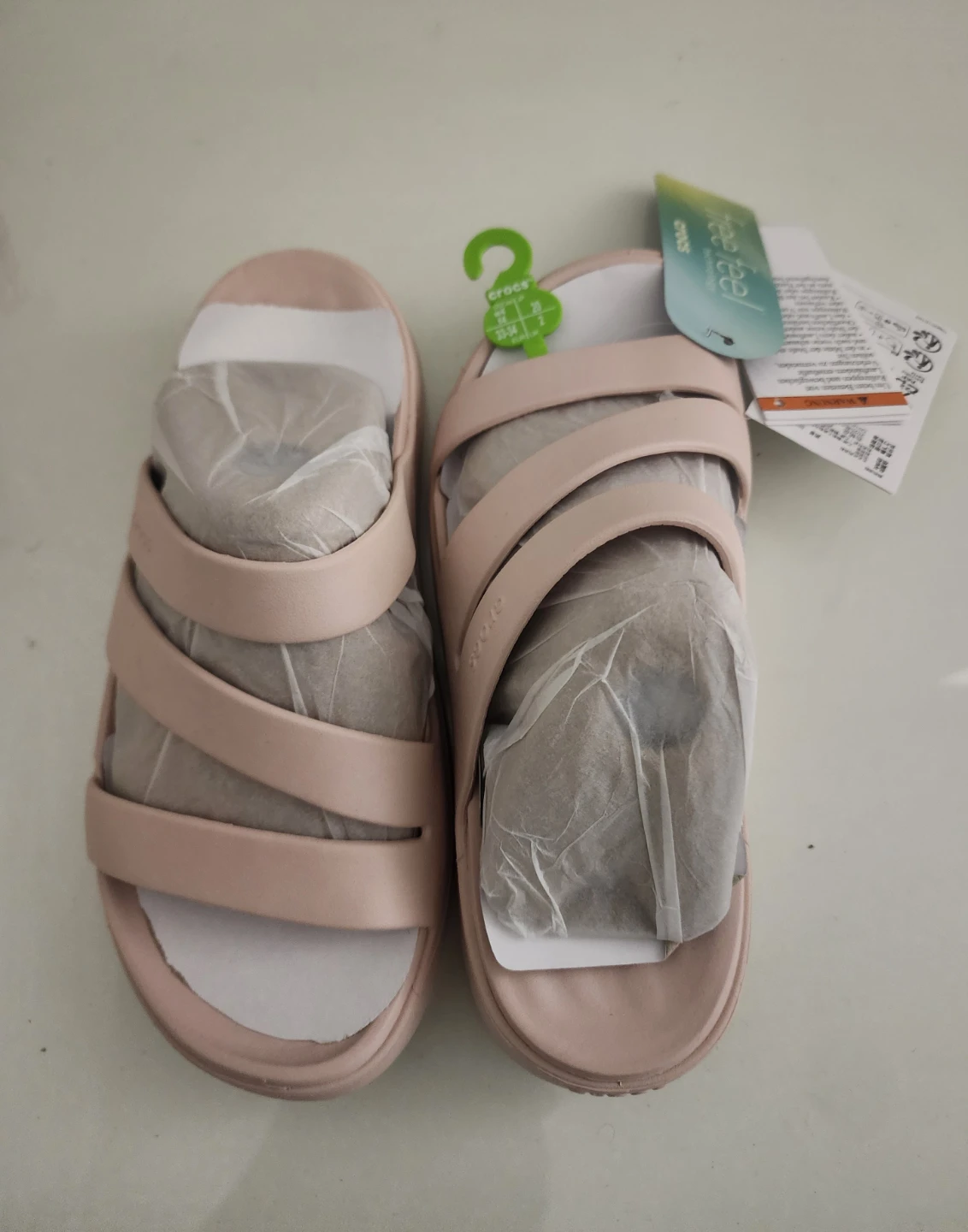 Crocs Women's Pink Sandals Size W4