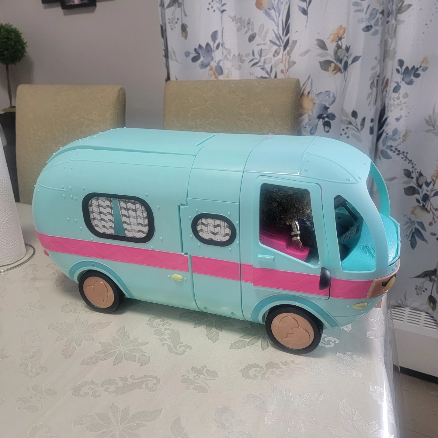LOL Surprise Amazing Surprise Dollhouse RV Camper Playset