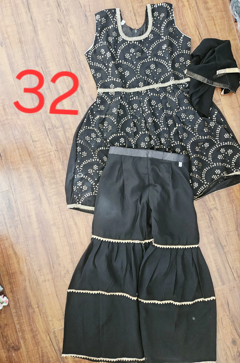 Girl's Indian Outfit - Sizes 32, 34, 36 - photo 4