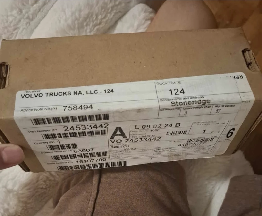 Volvo Trucks OEM Switch Part #24533442 New in Box - photo 3