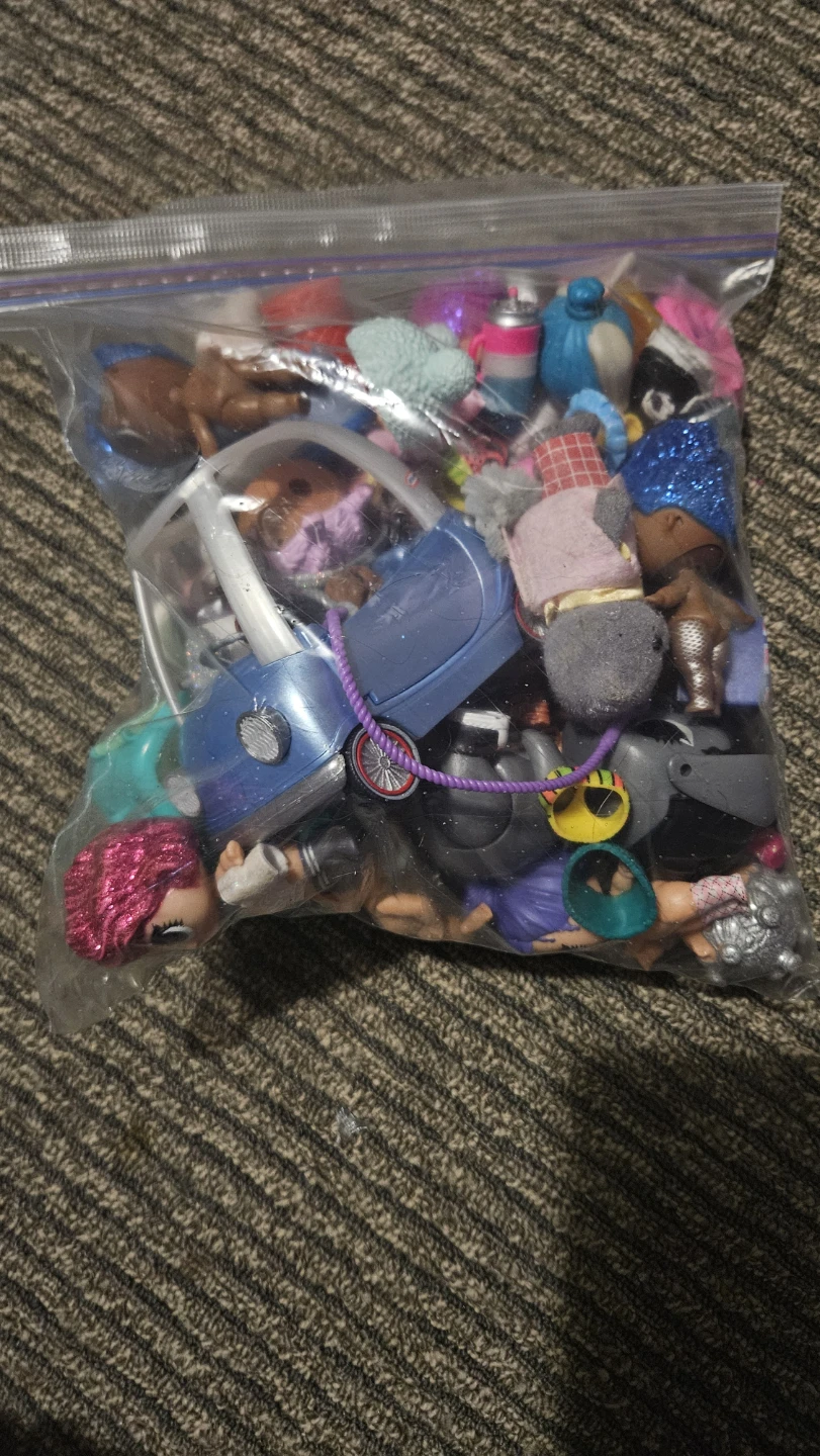 Assorted LOL Surprise Dolls and Accessories Bundle - photo 2