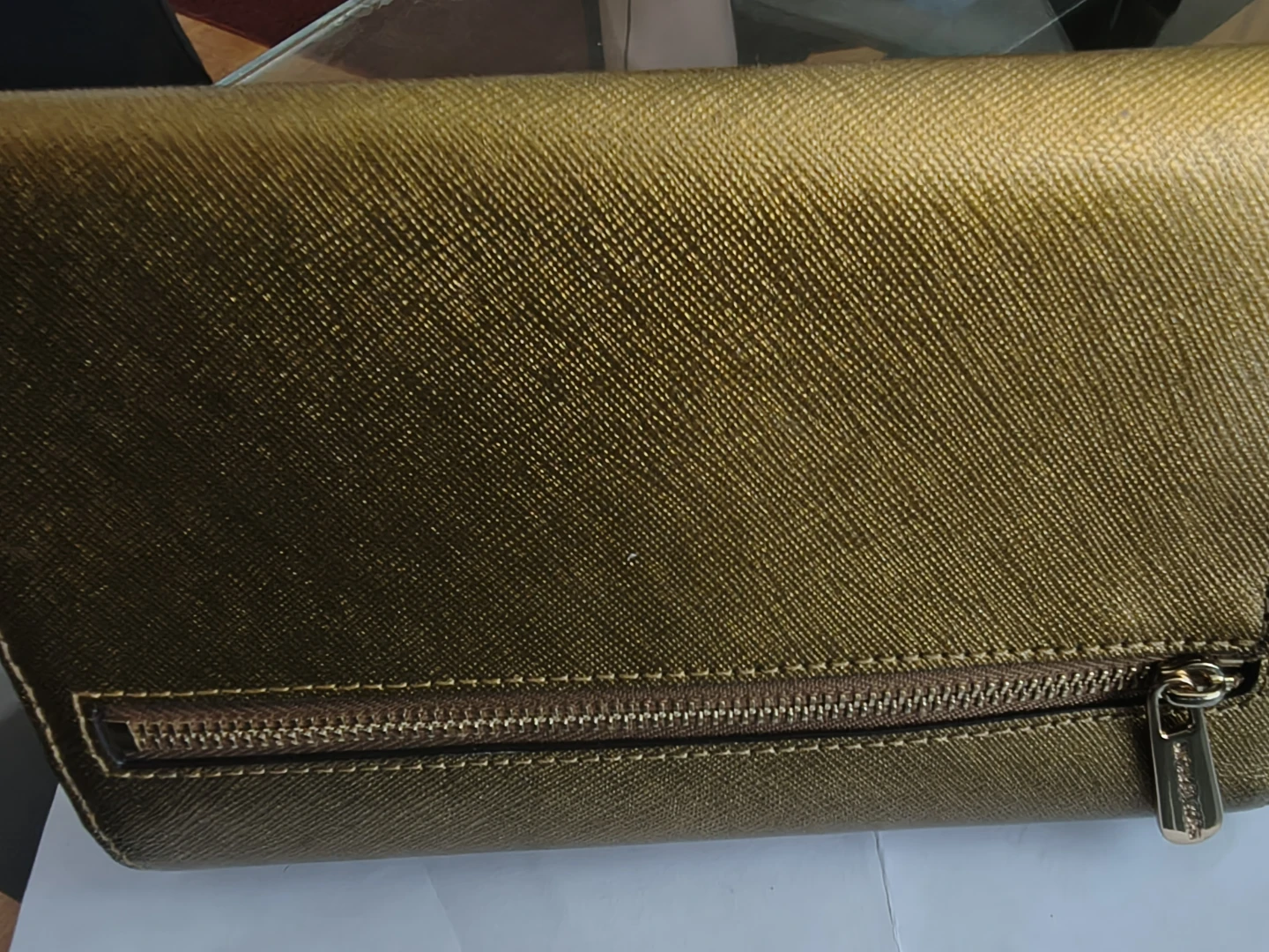 Authentic luxury Michael Kors Gold  Trifold Wallet NEW!!!! - photo 3