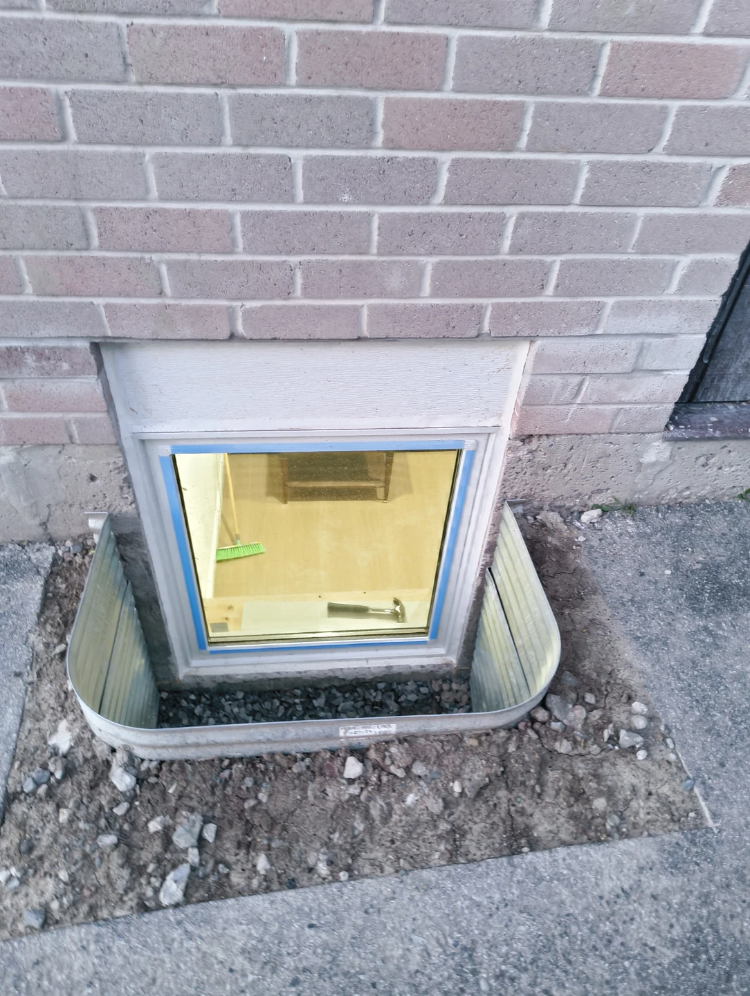 Legal Basement - One bedroom basement with Seprate entrance and - photo 3