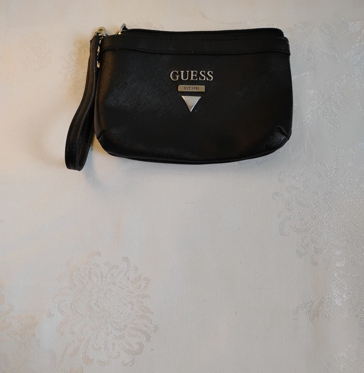 ⚽ Brand New Guess Wristlet Wallet