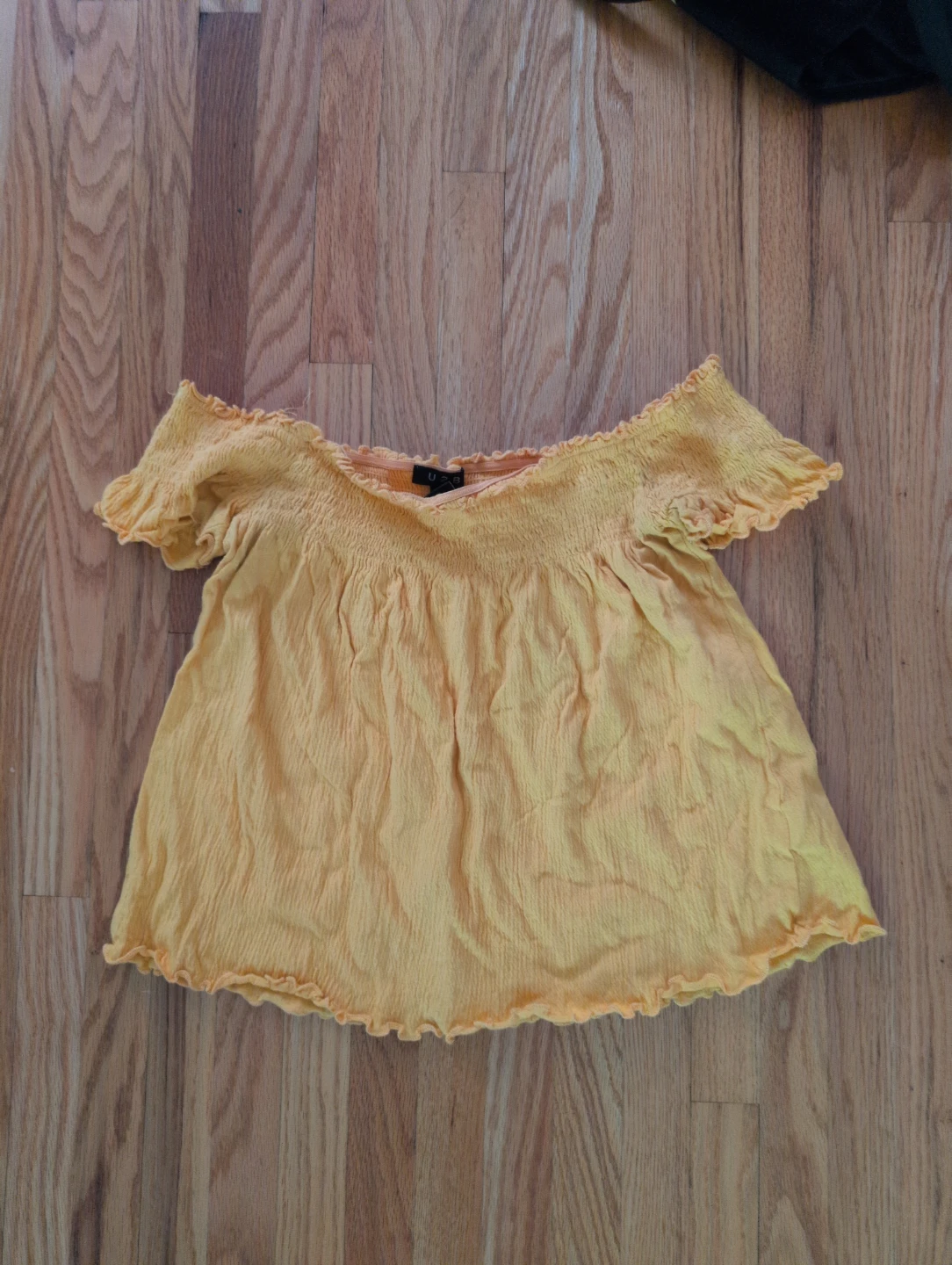 Yellow Off-the-Shoulder Top ⚽