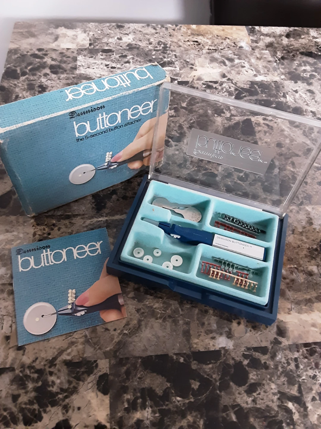 Dennison Buttoneer the 5-second button attacher kit - photo 2