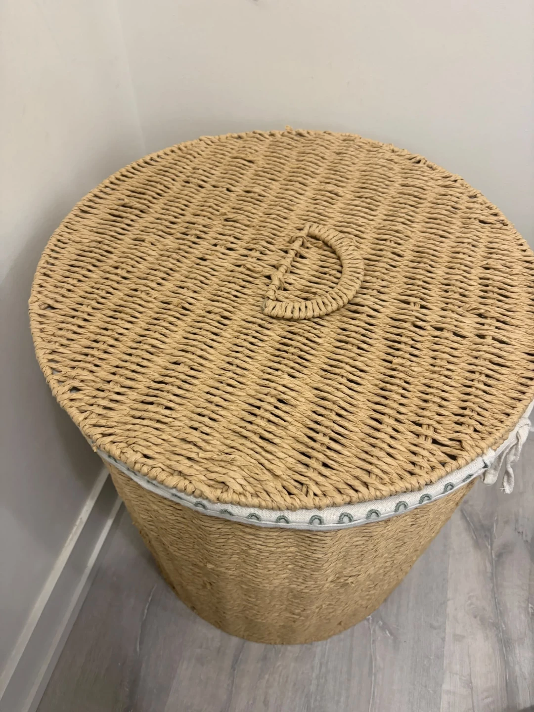 Wicker Laundry Hamper with Lid - photo 2