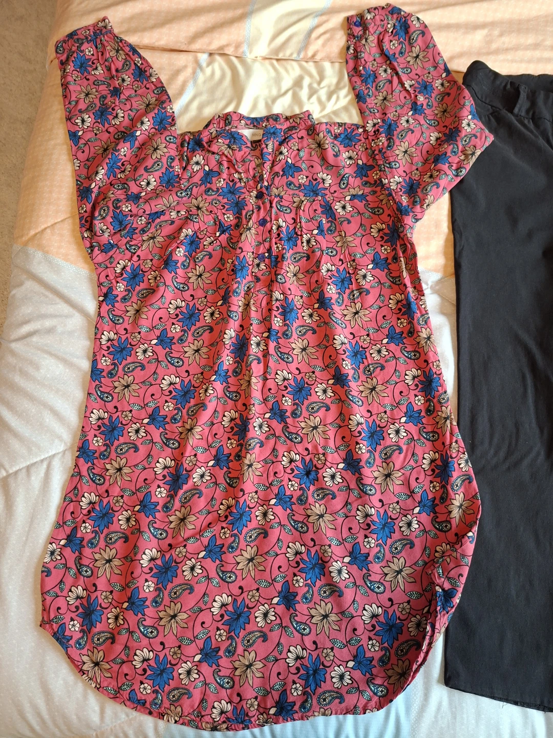 Women's Floral Tunic Top and Black Pants - photo 2