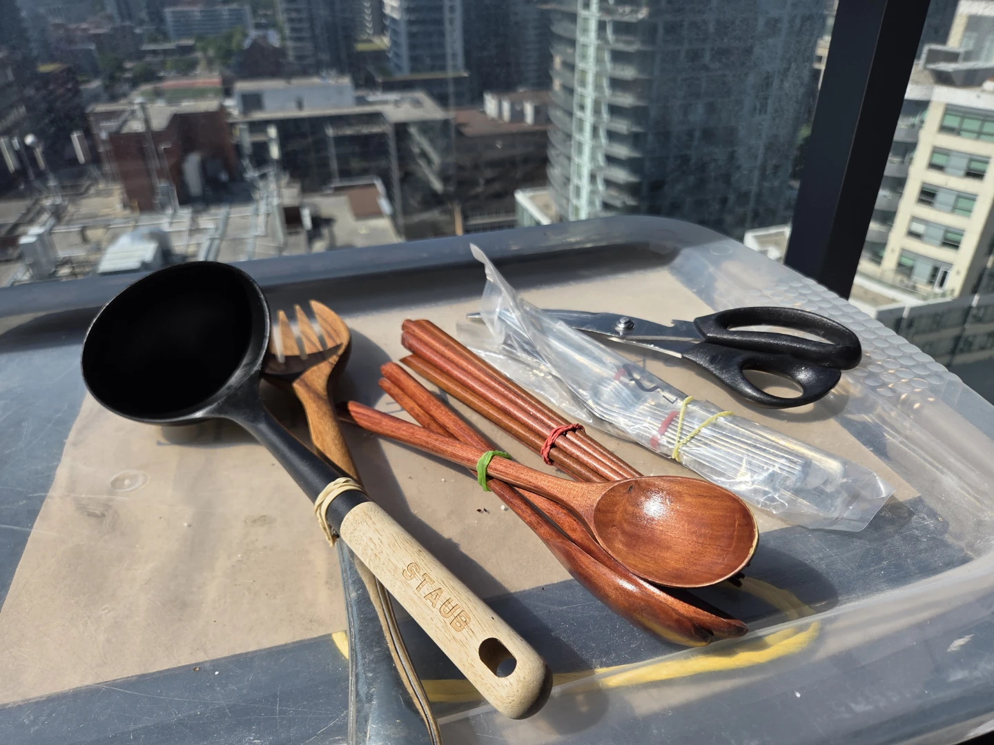 Staub kitchen utensils and cutlery set