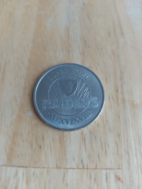 Super Bowl Raiders NFL Commemorative Coin 2001 / 2002 - photo 5