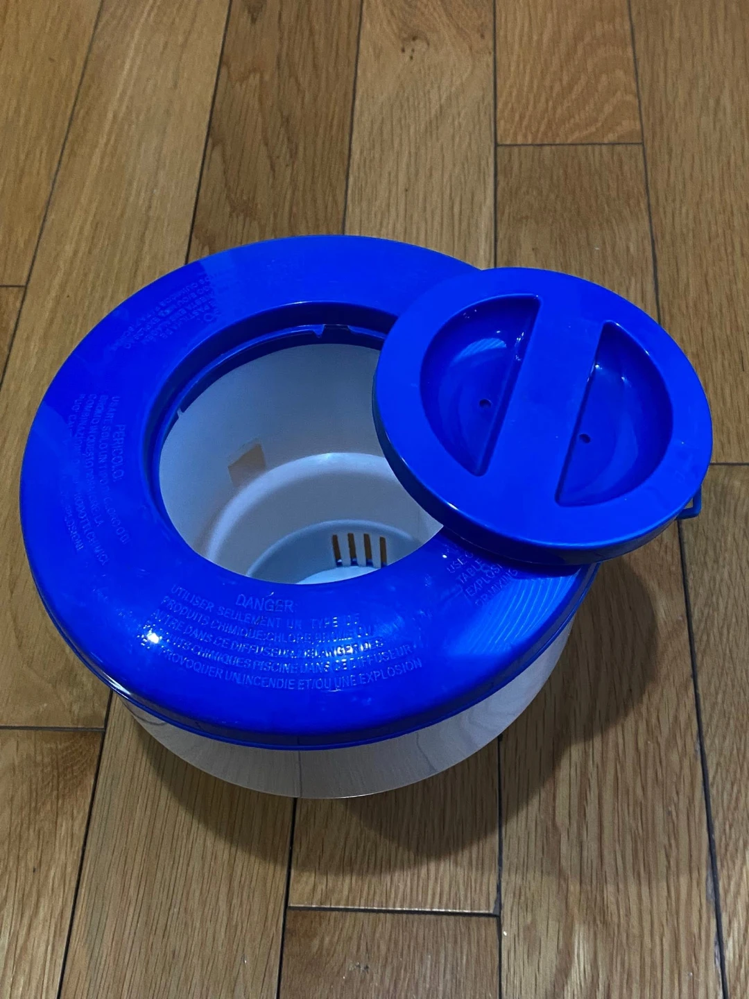 FREE Blue and White Pool Chemical Floater Dispenser ⚽ - photo 2