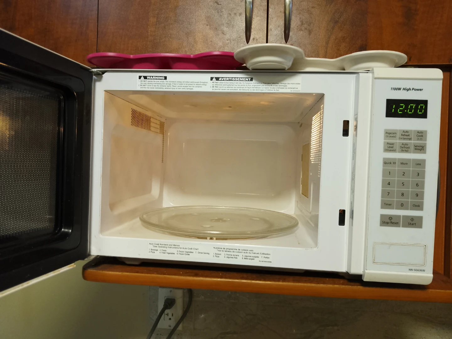 Panasonic 1100W Microwave - photo 2