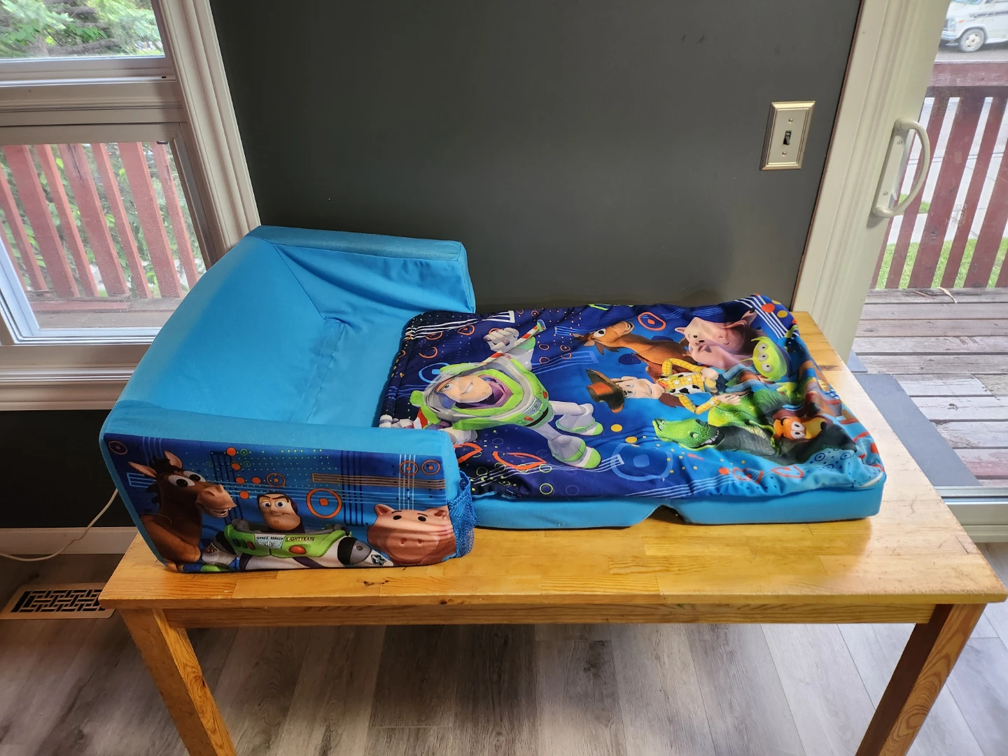 Disney Pixar Toy Story 2-in-1 Flip-Open Sofa - photo 2