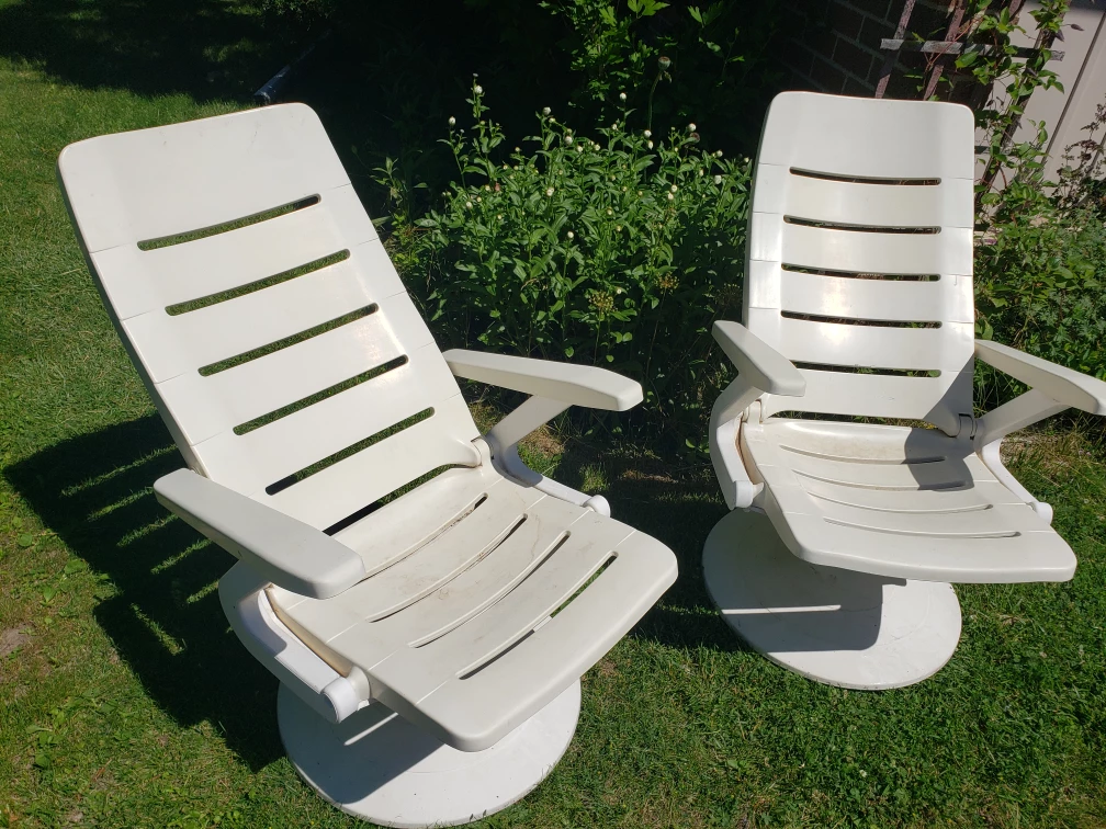 Two Plastic Swivel Patio Chairs - photo 3