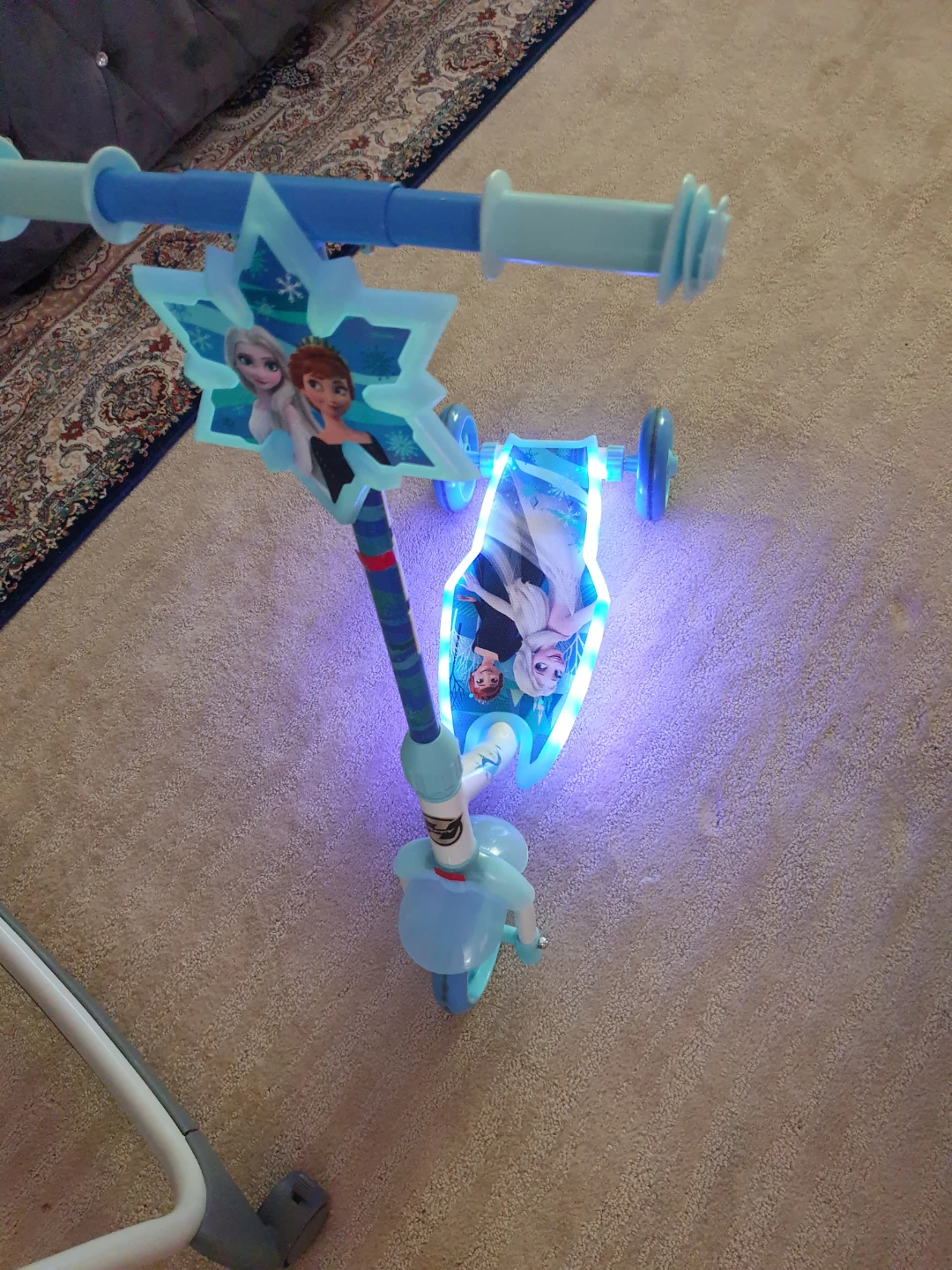 Frozen 3-Wheel Light-Up Scooter