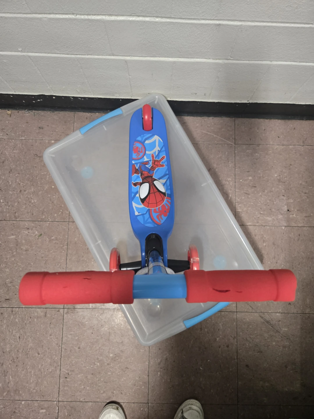 New Huffy Marvel Spider-Man 3-Wheel Light Up Kids Scooter - photo 3
