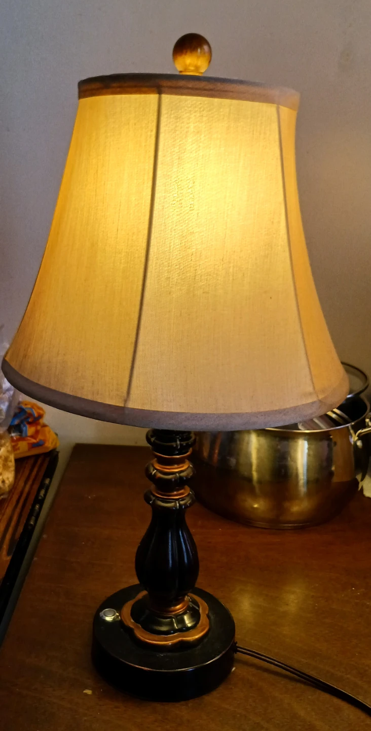 Lampara de madera  color beige. - photo 2