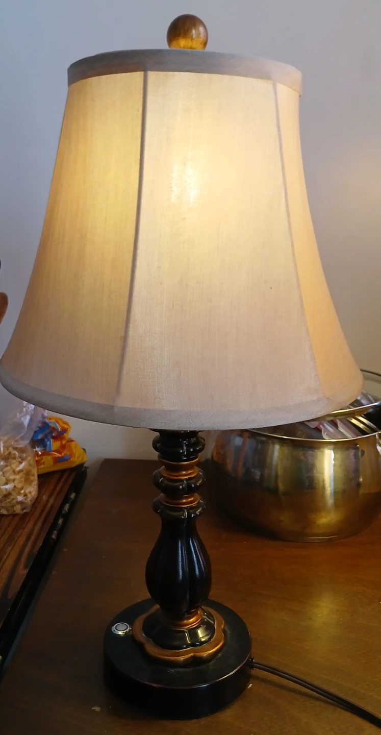 Lampara de madera  color beige. - photo 3