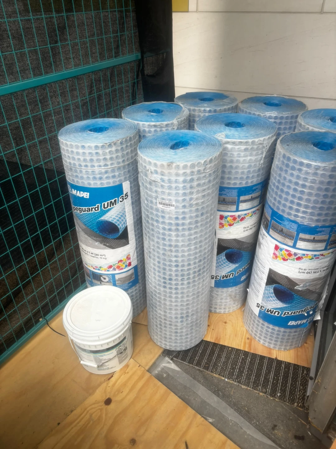 Mapei Deguard UM 35 Rolls