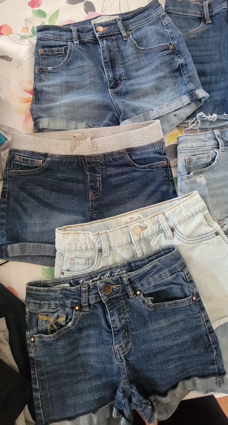 Bundle of 7 Girls Denim Shorts, size 12 - photo 2