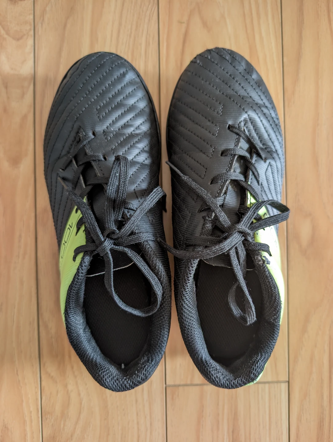 Boys size 3 Soccer turf shoes