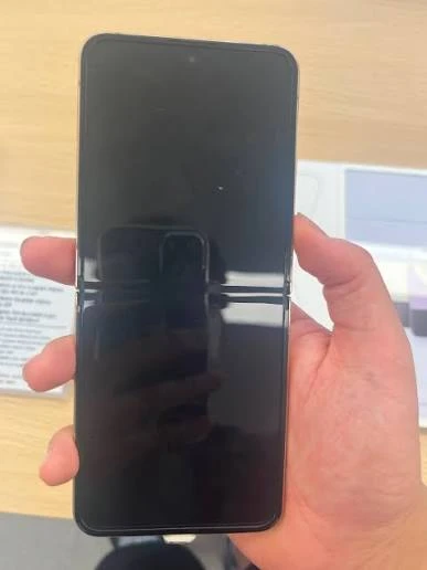 Samsung Galaxy Z Flip 4 - photo 2