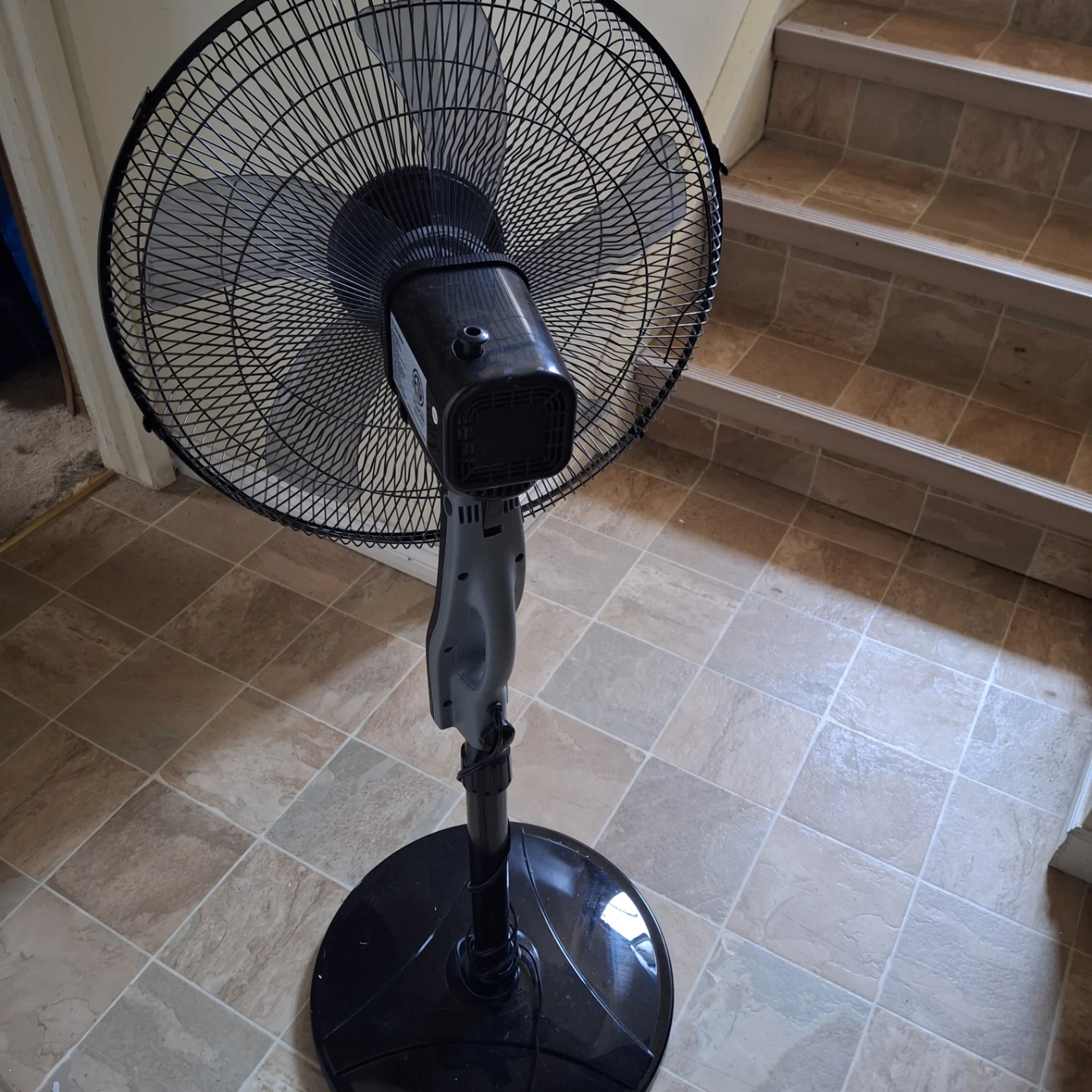 Westinghouse  16 inch Pedestal Fan - photo 2