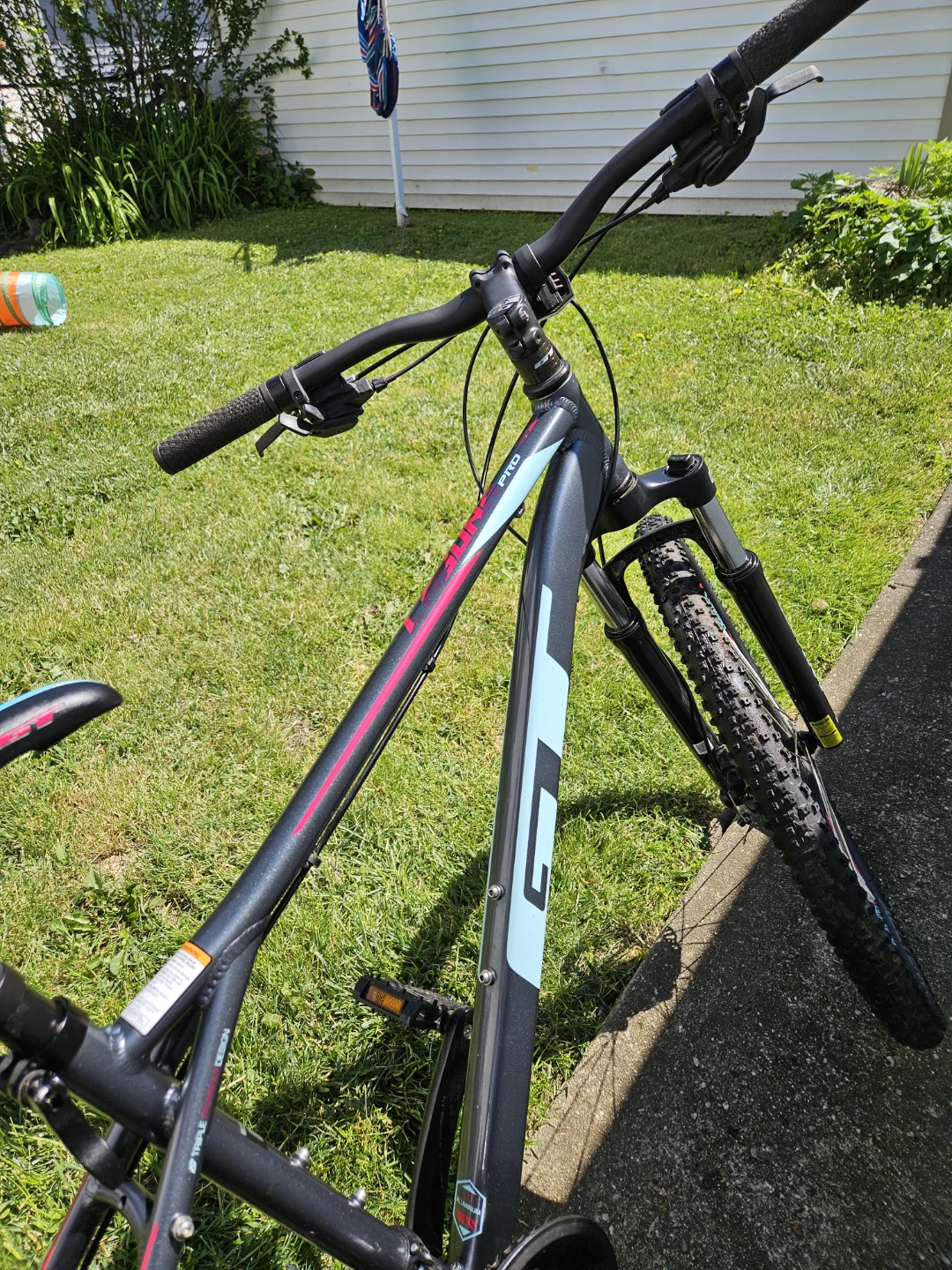 GT Mountain Bike - photo 2