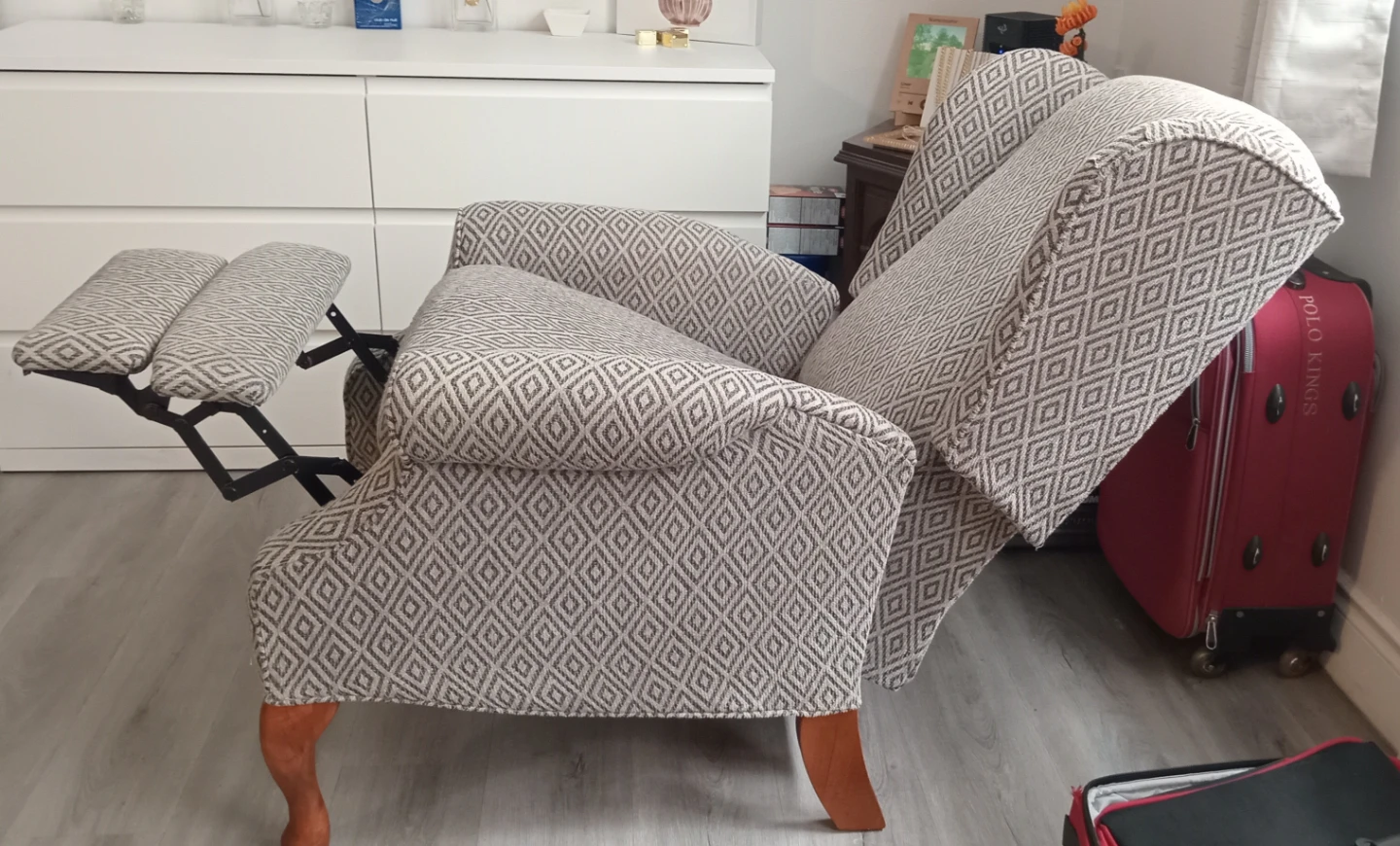 Wingback Recliner Armchair - photo 2