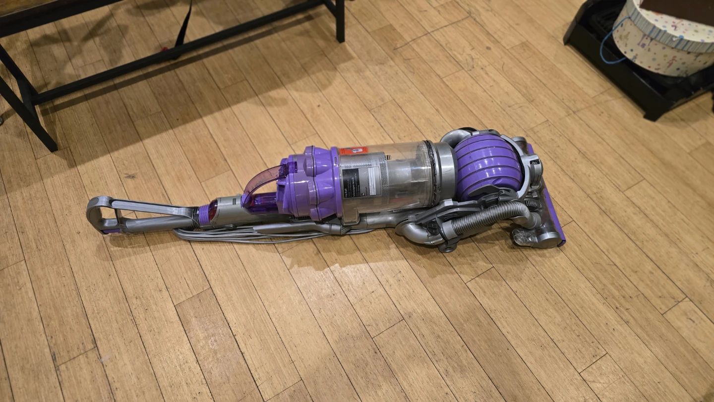 Dyson DC15 "The Ball" Upright Vacuum Cleaner - Purple - Working - photo 5