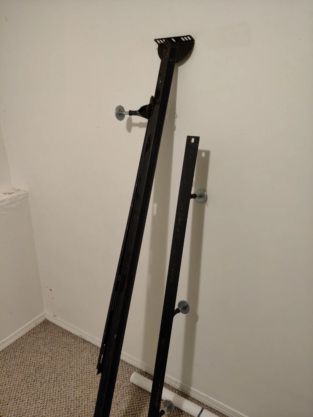 Adjustable bed frame