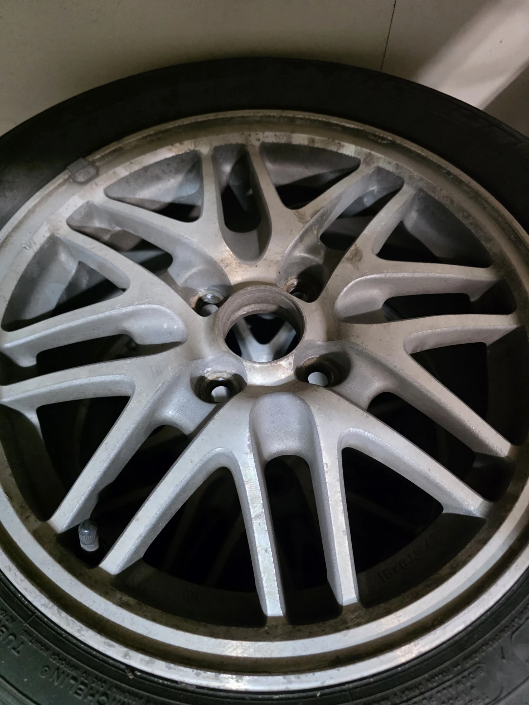Alloy Wheel rims with a Michelin Tire 185/65R15