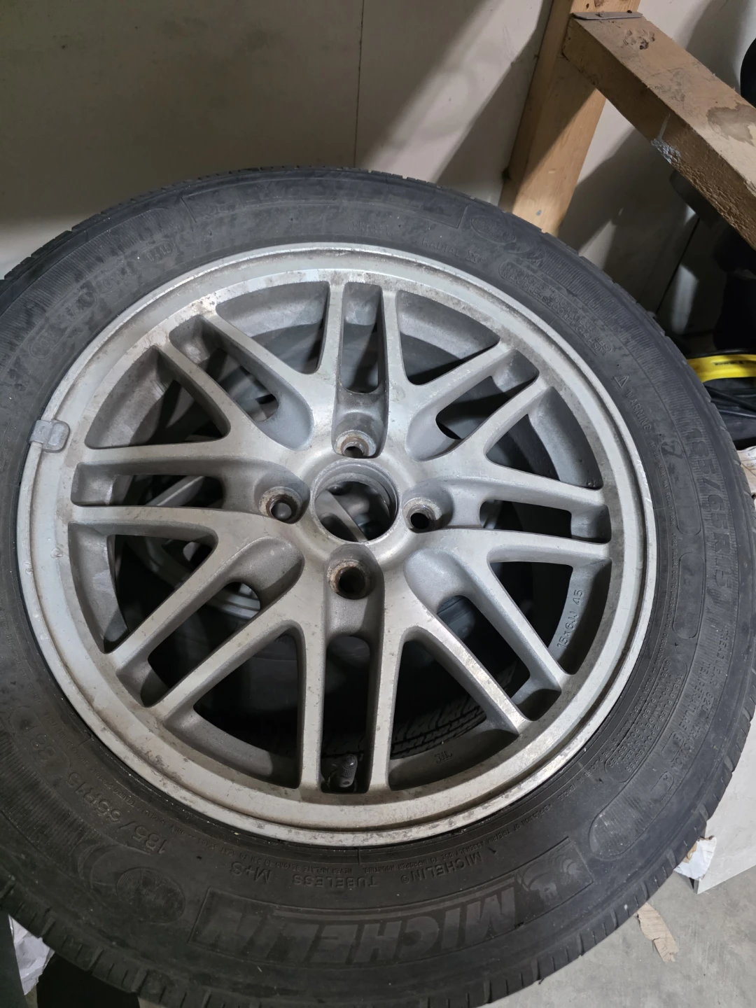 Alloy Wheel rims with a Michelin Tire 185/65R15 - photo 3