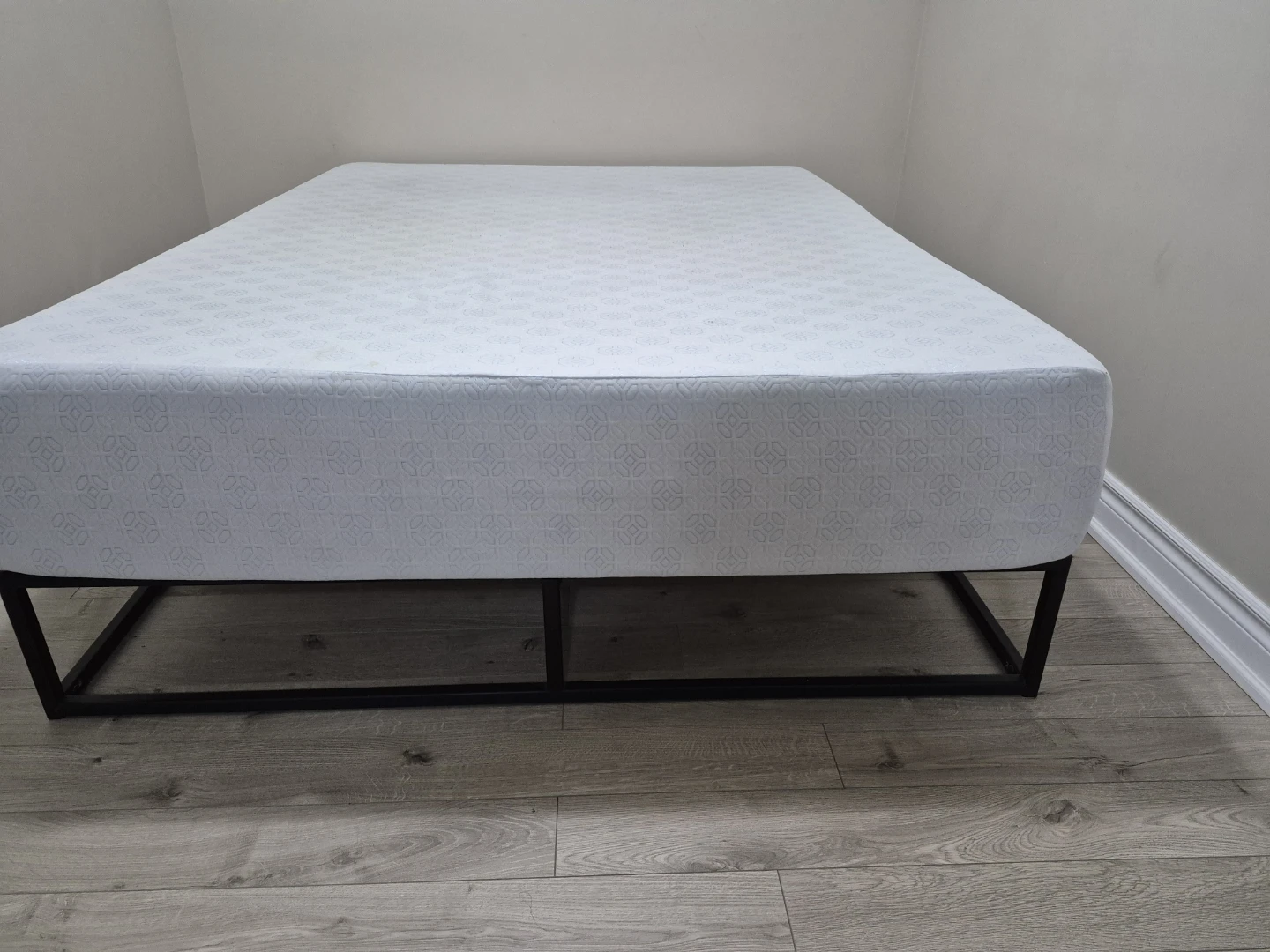 Queen Size Mattress Platform Bed Frame