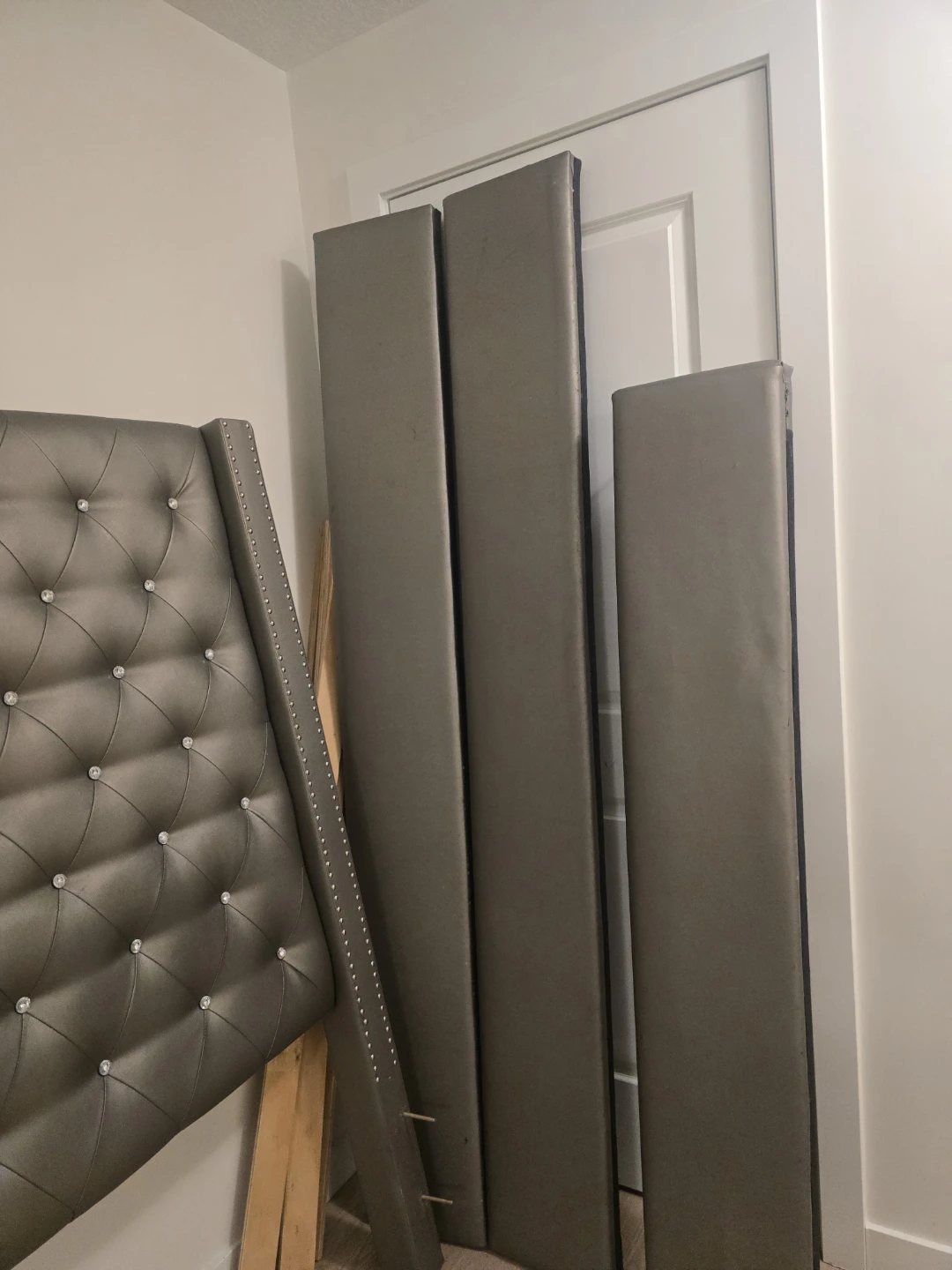 Queen Tufted Headboard with Crystal Accents - photo 3