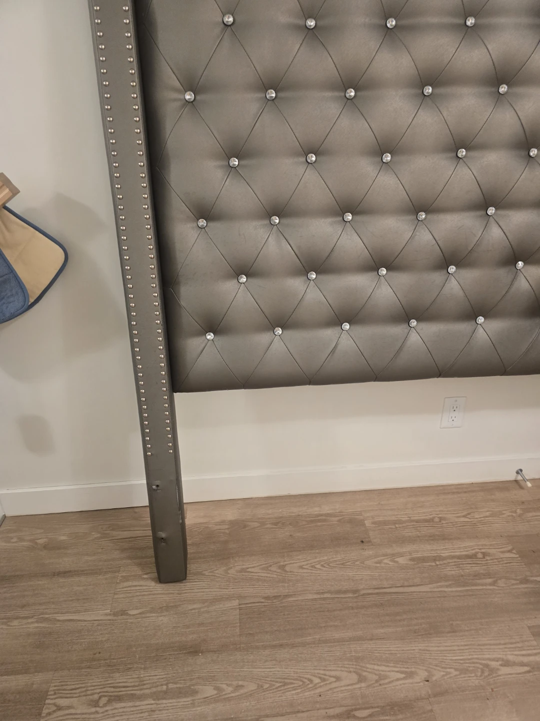 Queen Tufted Headboard with Crystal Accents - photo 4