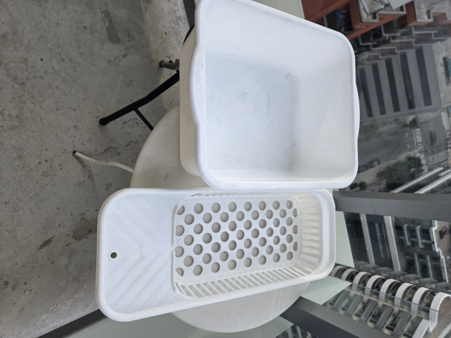White Plastic Dish Drainer Set - photo 2