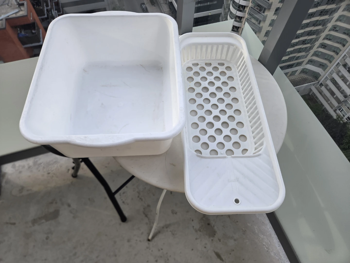 White Plastic Dish Drainer Set - photo 3