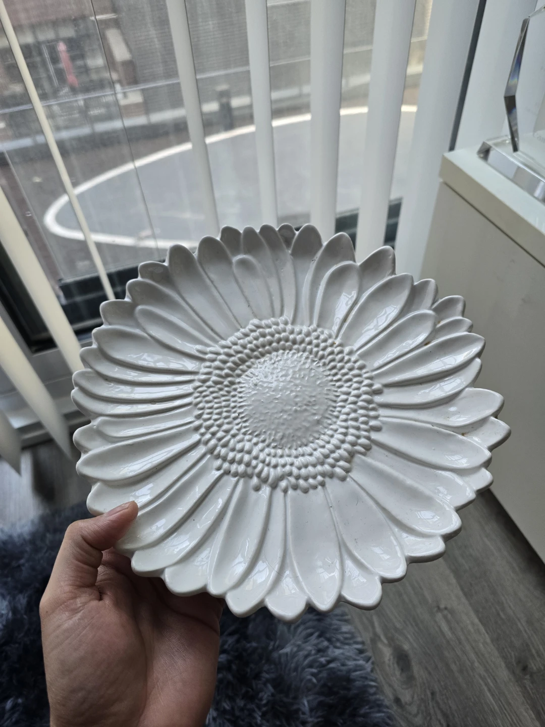 White Ceramic Daisy Flower Plate Dish