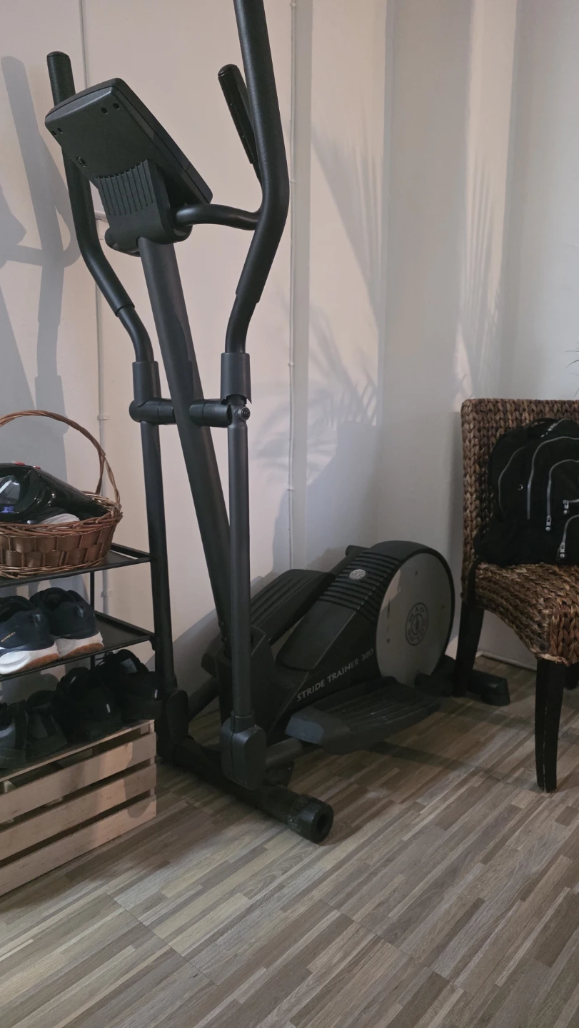 Gold's Gym Stride Trainer 380 Elliptical