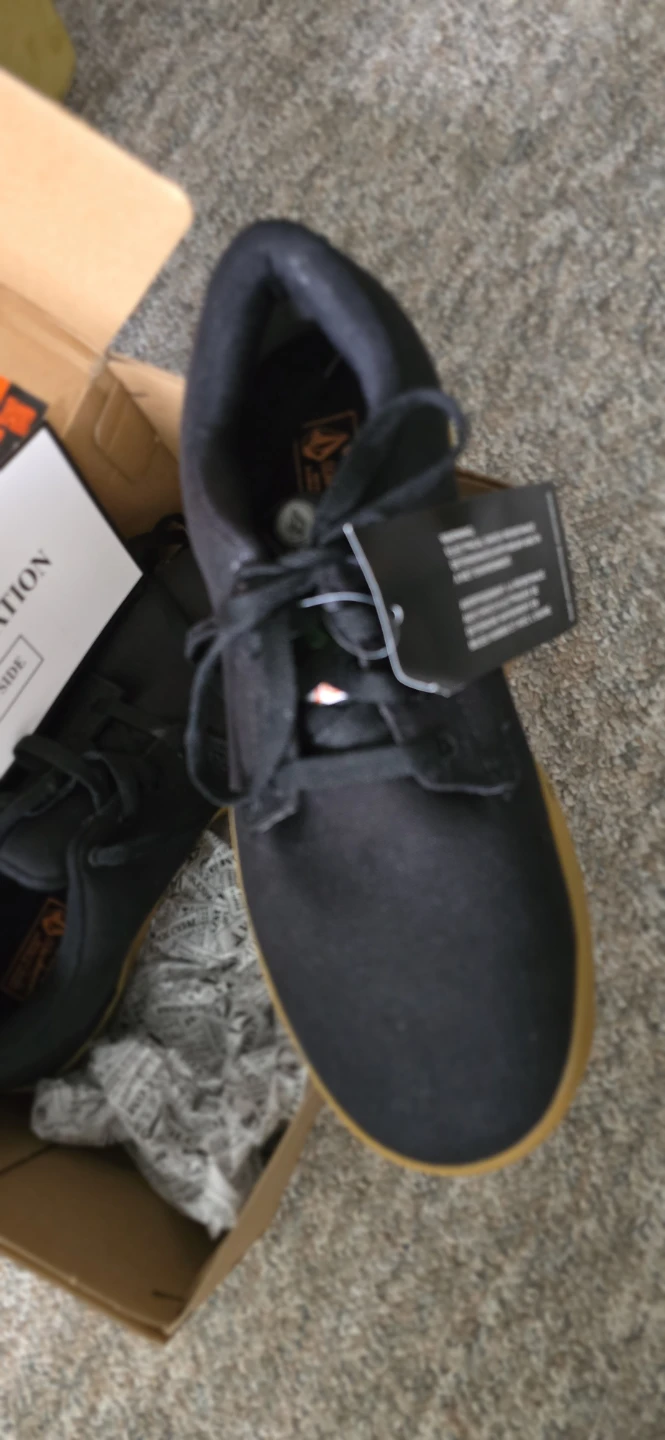 Black Volcom Skate Shoes - photo 2