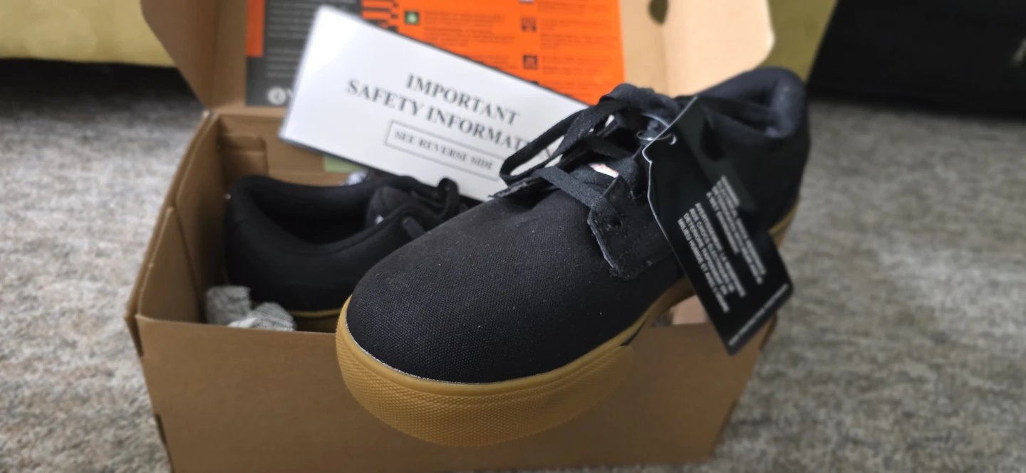 Black Volcom Skate Shoes - photo 3