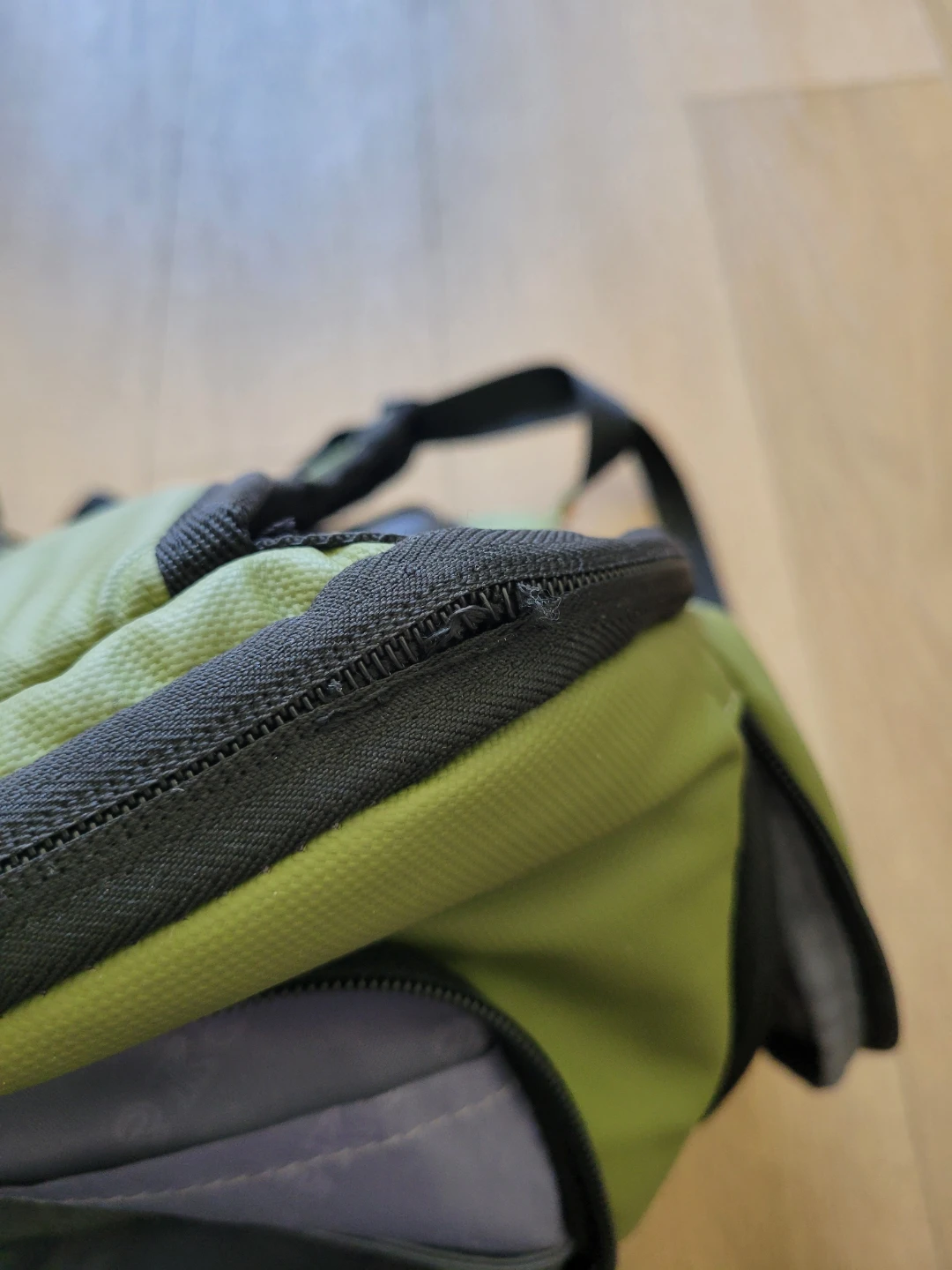 Large backpack **zipper broken** - photo 4