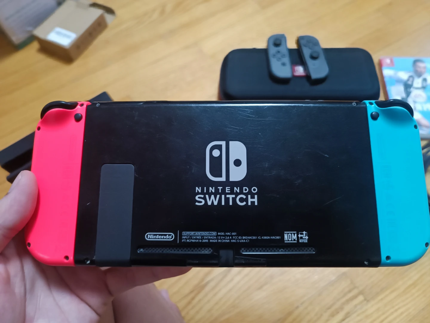 Nintendo Switch Console with FIFA 19 and Accessories - photo 5