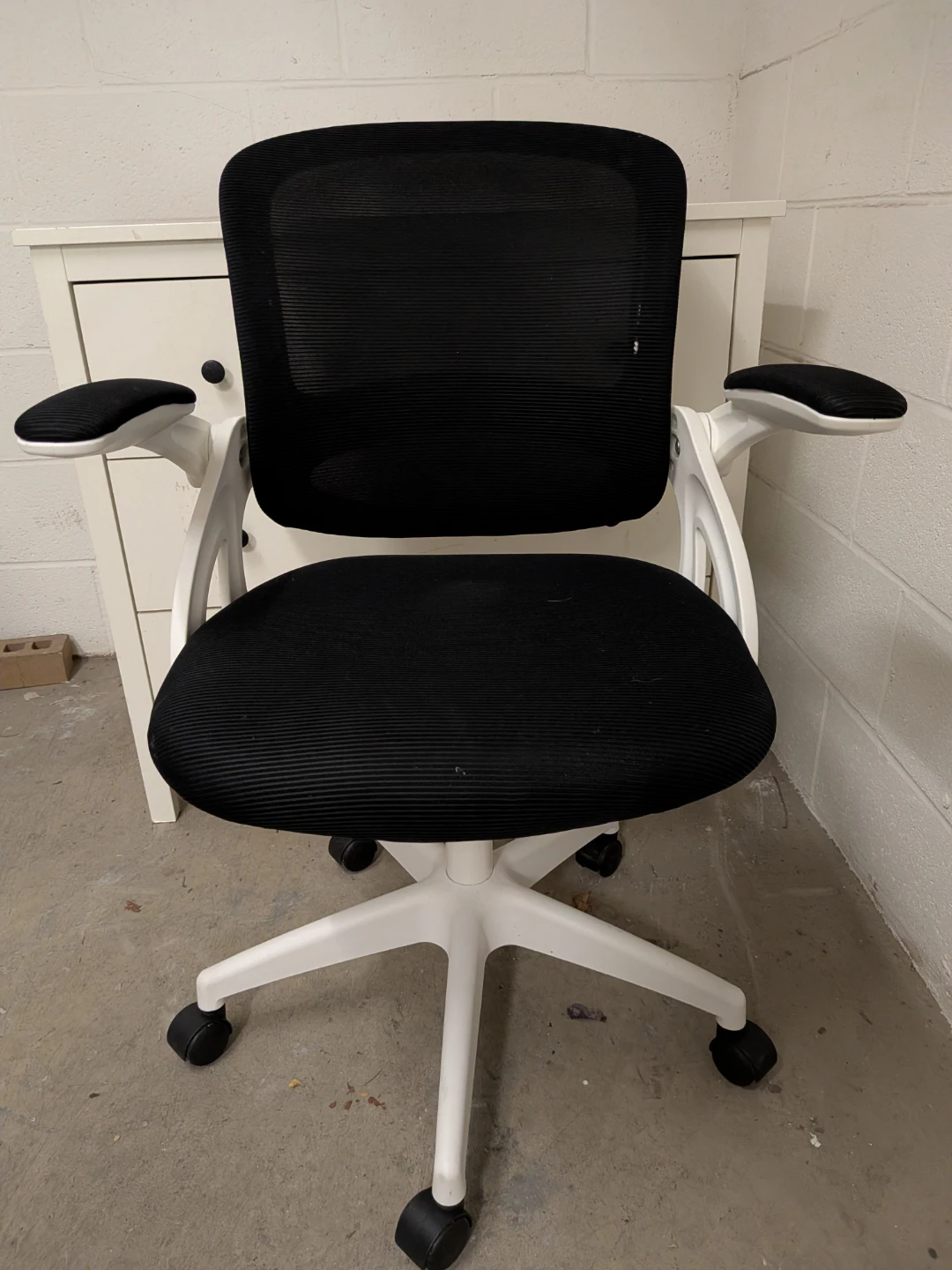 Black Mesh Office Chair with White Frame - photo 2