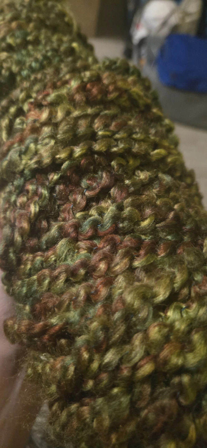 Green fuzzy yarn with warmer tones - photo 2
