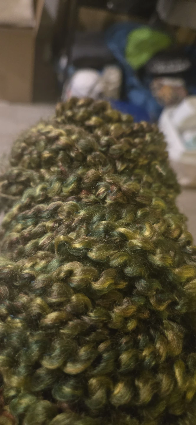 Green fuzzy yarn with warmer tones - photo 3